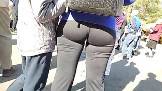 awesome juicy hips milfs in tight leggings